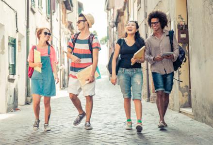 雅思听力考试常考10种场景词汇--外表衣着场景图1